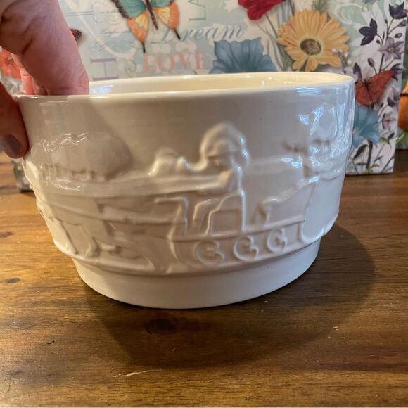 Vintage Haeger pottery Horse drawn sleigh white bow or planter - Picture 6 of 10